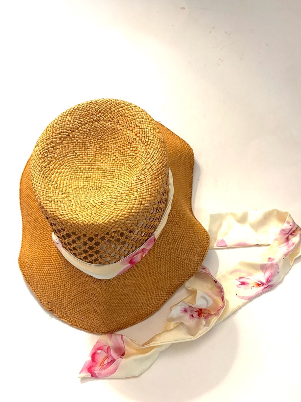 NWT MARAKI HERITAGE Beige Bucket Straw Hat with Silk Tie, vacation ready